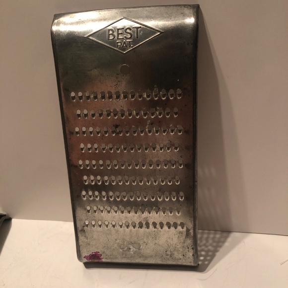 Three vintage ‘BEST’ shredders, made in Canada these are in great used shape. - Picture 7 of 8